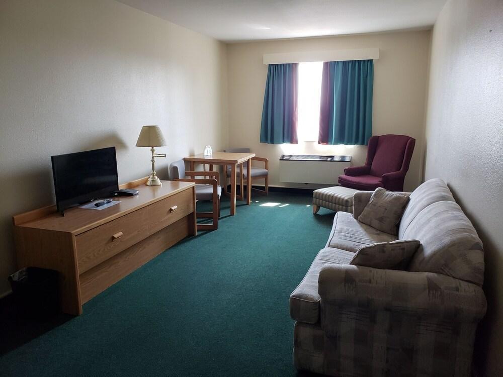 Super 8 By Wyndham Moose Jaw Sk Hotell Exteriör bild