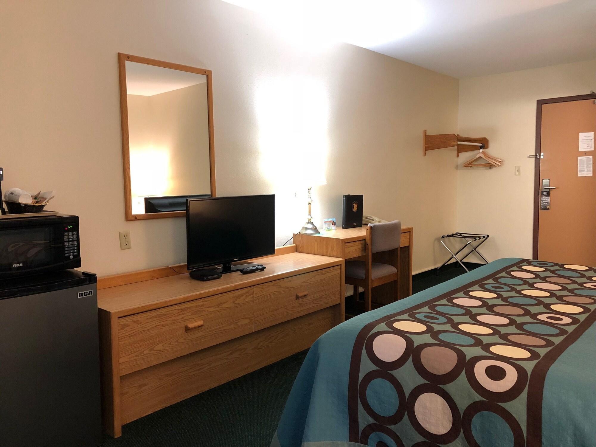 Super 8 By Wyndham Moose Jaw Sk Hotell Exteriör bild