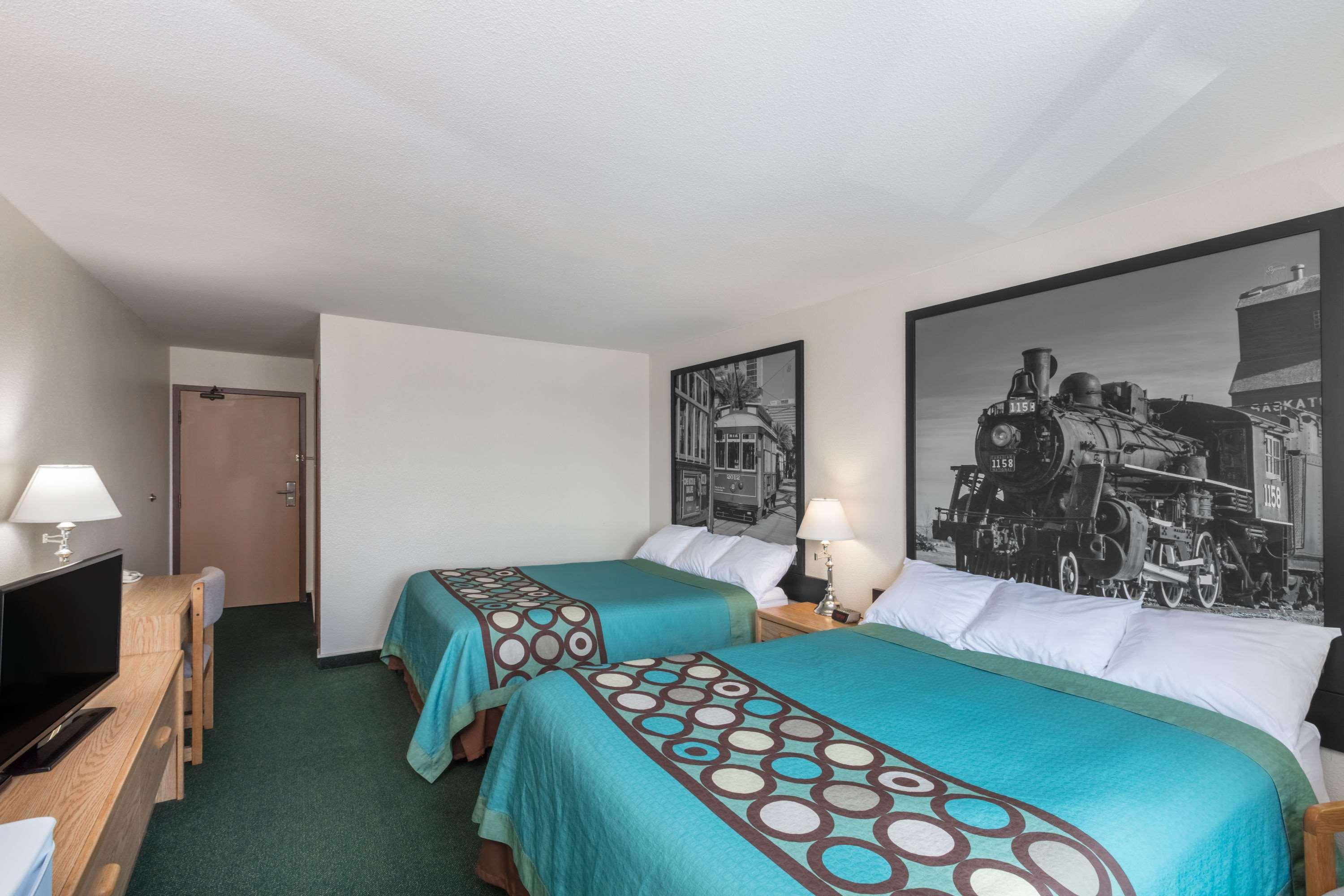 Super 8 By Wyndham Moose Jaw Sk Hotell Exteriör bild