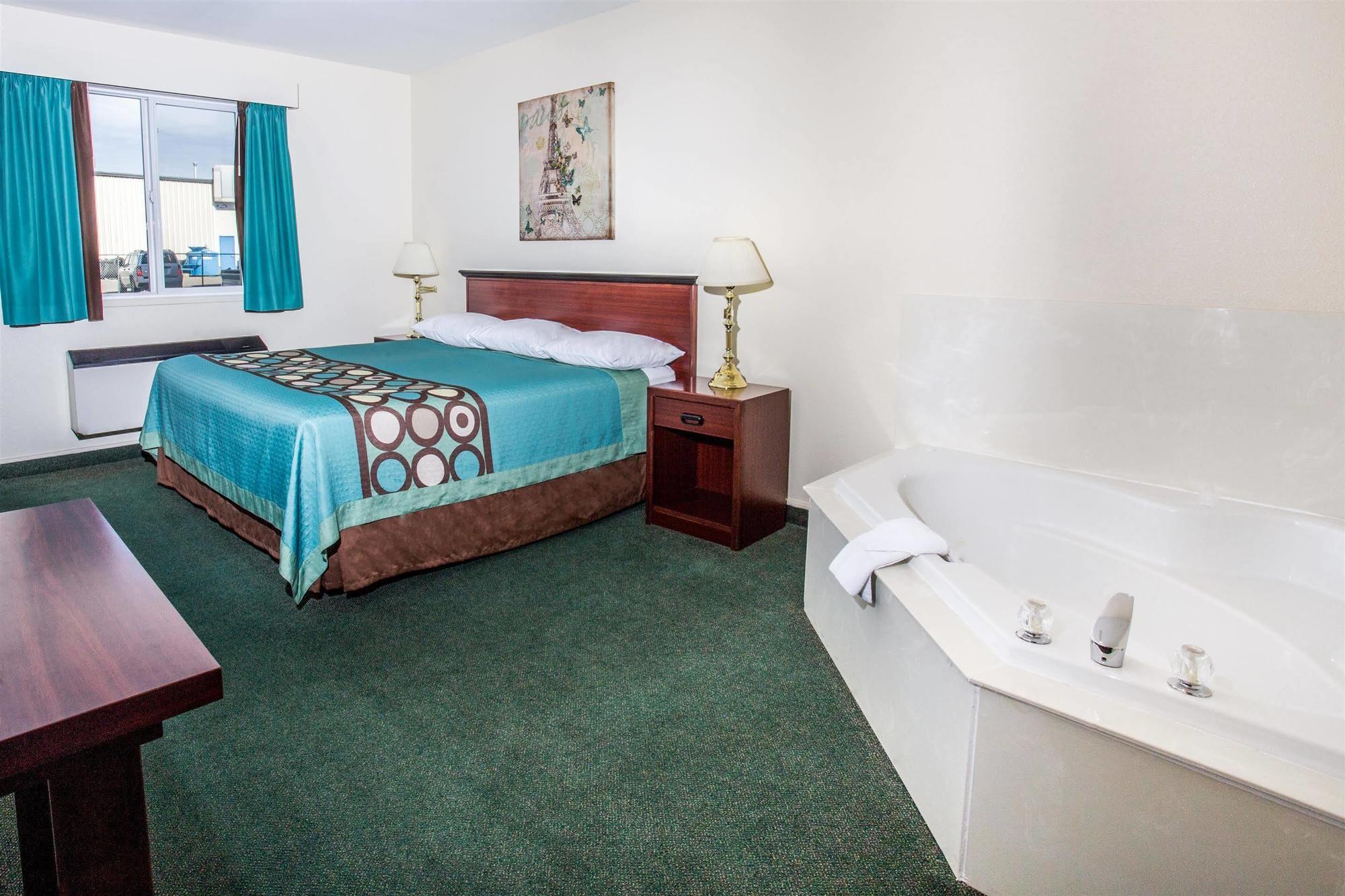 Super 8 By Wyndham Moose Jaw Sk Hotell Exteriör bild