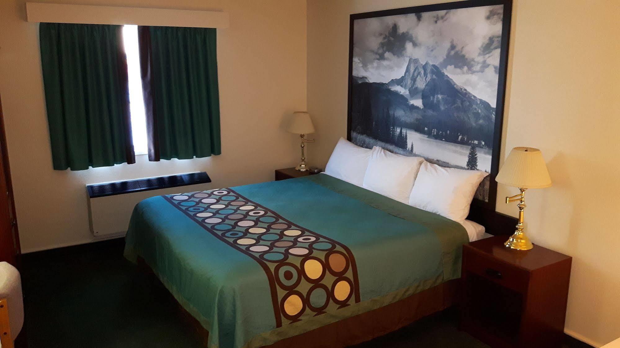Super 8 By Wyndham Moose Jaw Sk Hotell Exteriör bild