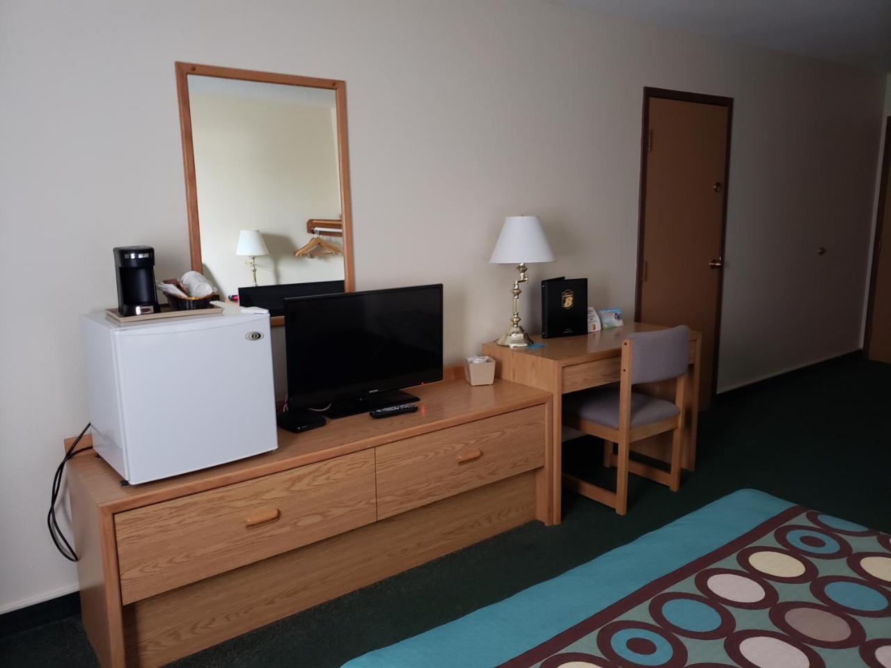 Super 8 By Wyndham Moose Jaw Sk Hotell Exteriör bild