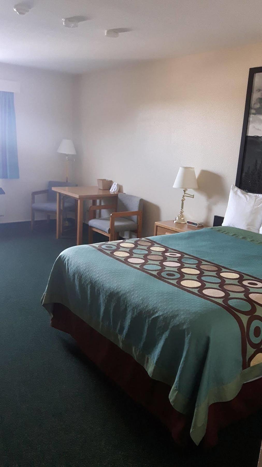 Super 8 By Wyndham Moose Jaw Sk Hotell Exteriör bild